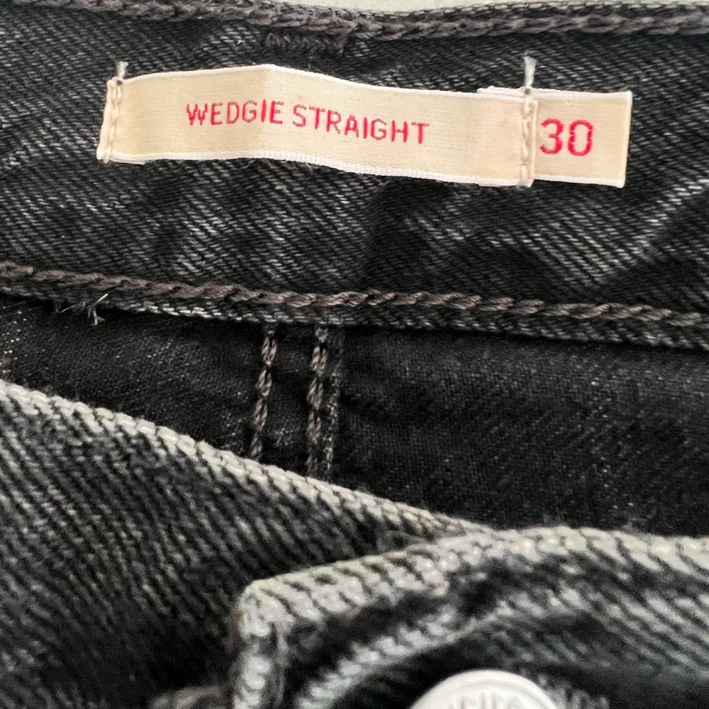 Levi's Women's Black Wedgie Straight Leg Jeans size 30x28 - Picture 3 of 6